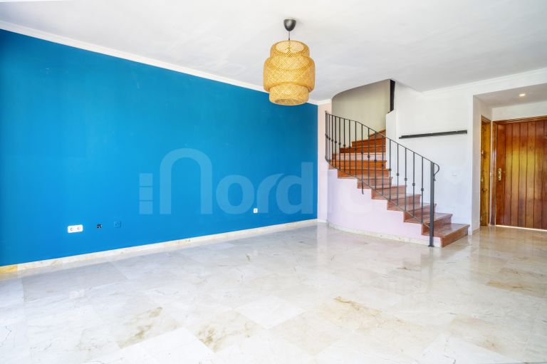 Triplex for sale in Los Pinos de Aloha