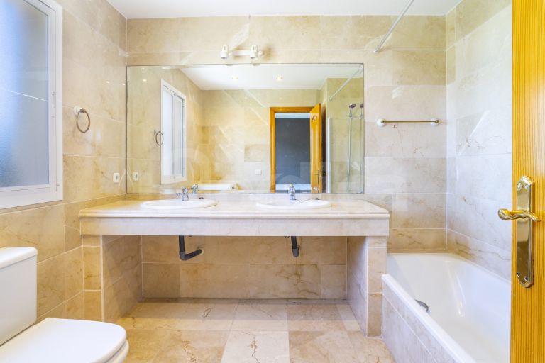 Triplex for sale in Los Pinos de Aloha