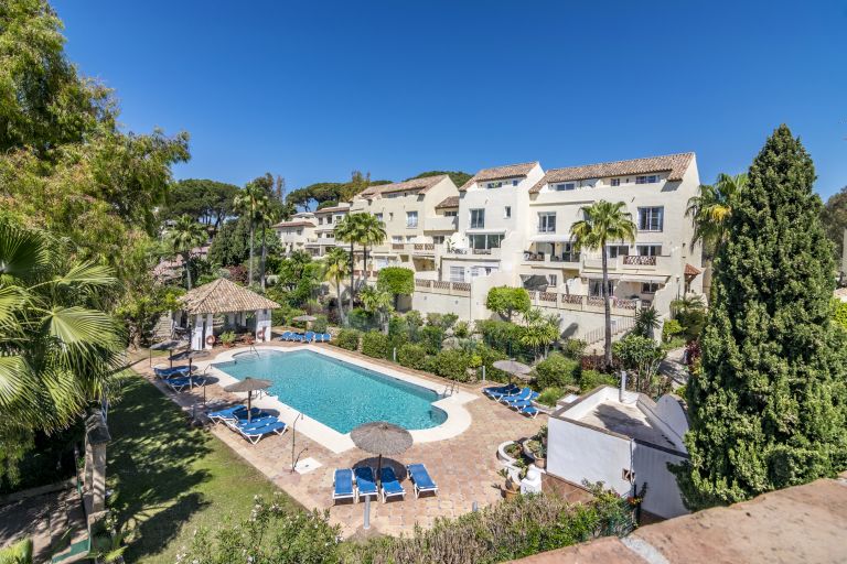 Triplex for sale in Los Pinos de Aloha