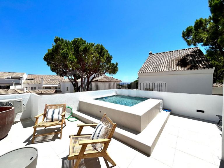 Zweistöckiges Penthouse zu verkaufen in Los Pinos de Aloha