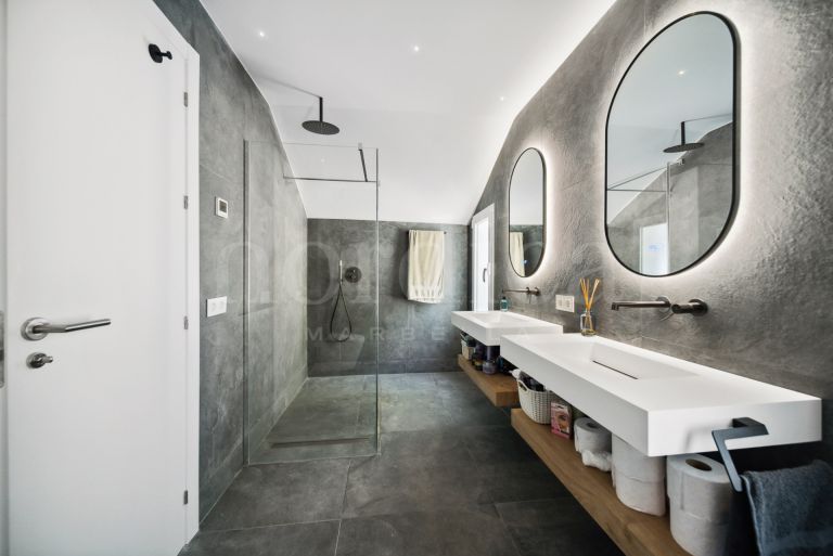 Duplex Penthouse for sale in Los Pinos de Aloha