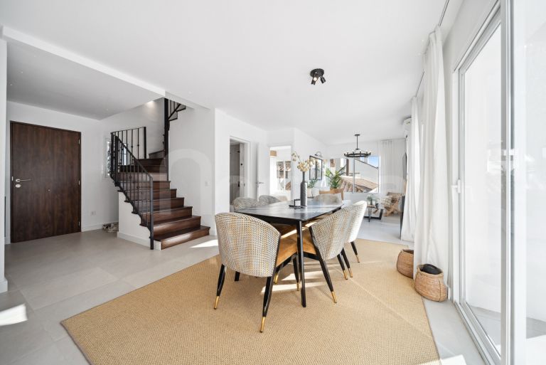 Zweistöckiges Penthouse zu verkaufen in Los Pinos de Aloha