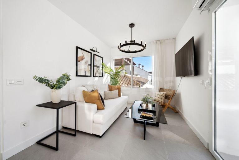 Zweistöckiges Penthouse zu verkaufen in Los Pinos de Aloha