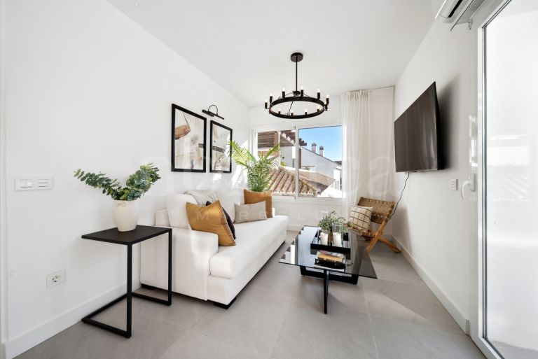 Duplex Penthouse for sale in Los Pinos de Aloha