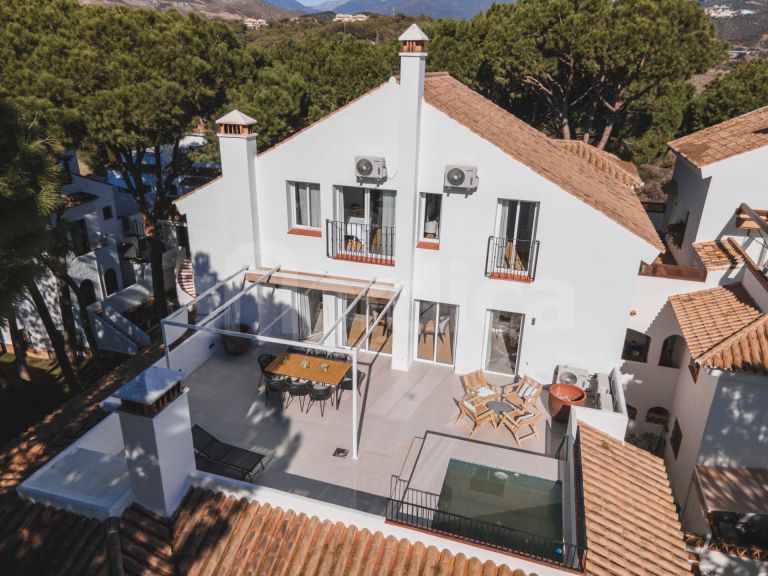 Zweistöckiges Penthouse zu verkaufen in Los Pinos de Aloha