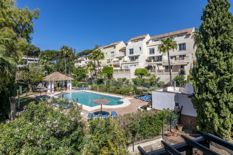 Zweistöckiges Penthouse zu verkaufen in Los Pinos de Aloha