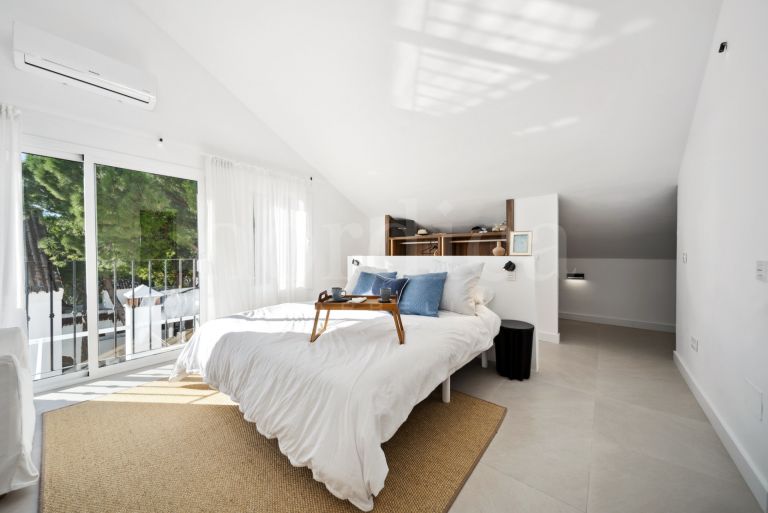 Duplex Penthouse for sale in Los Pinos de Aloha