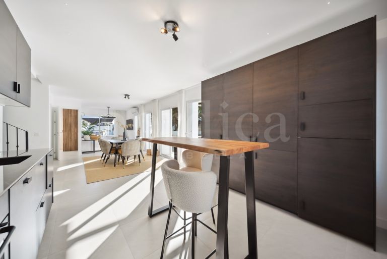 Duplex Penthouse for sale in Los Pinos de Aloha