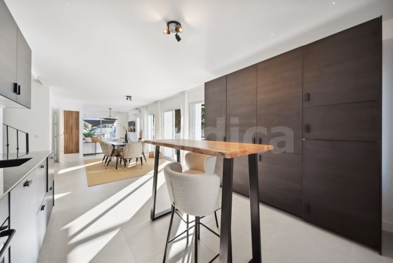 Zweistöckiges Penthouse zu verkaufen in Los Pinos de Aloha