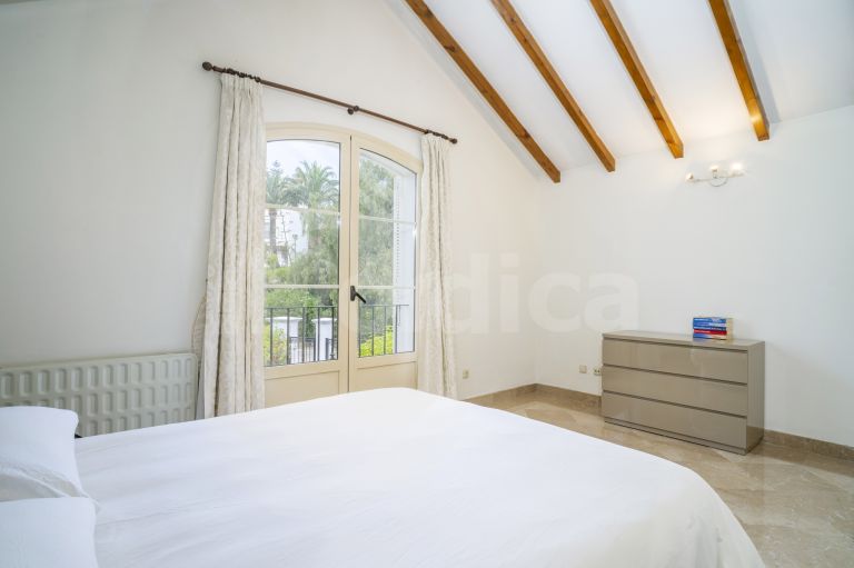 Adosado en venta en Aloha Real