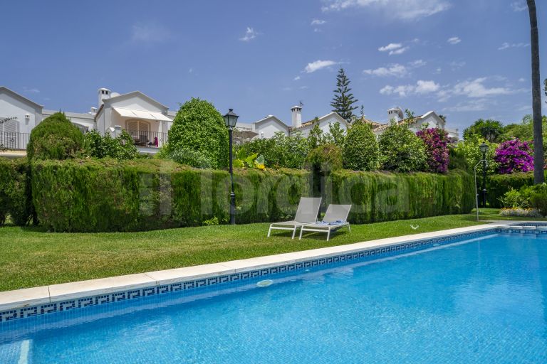 Adosado en venta en Aloha Real