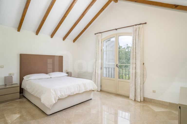 Adosado en venta en Aloha Real