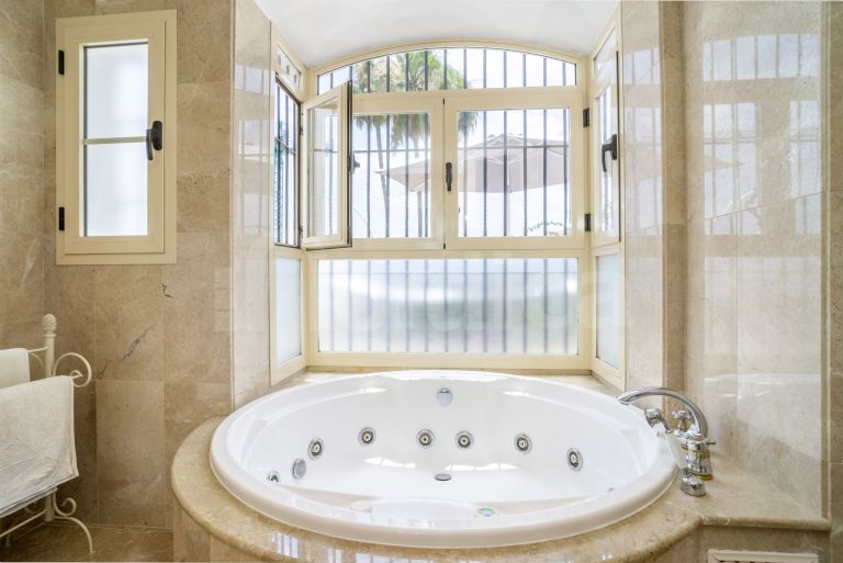 Adosado en venta en Aloha Real