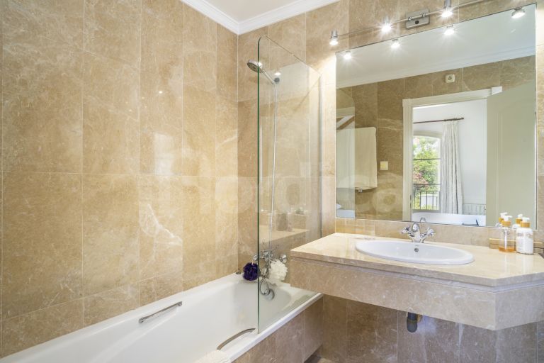 Adosado en venta en Aloha Real