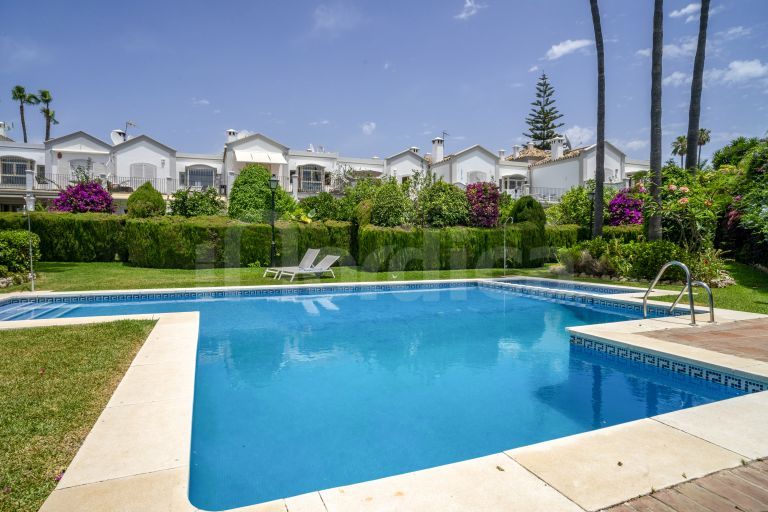 Adosado en venta en Aloha Real