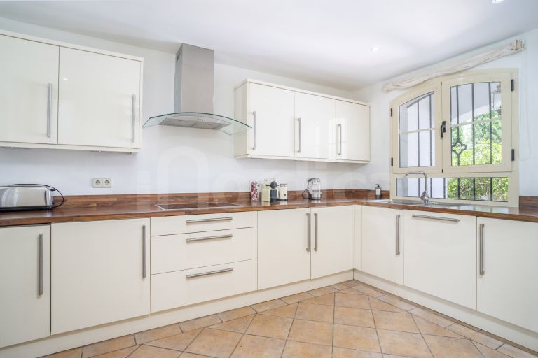 Adosado en venta en Aloha Real