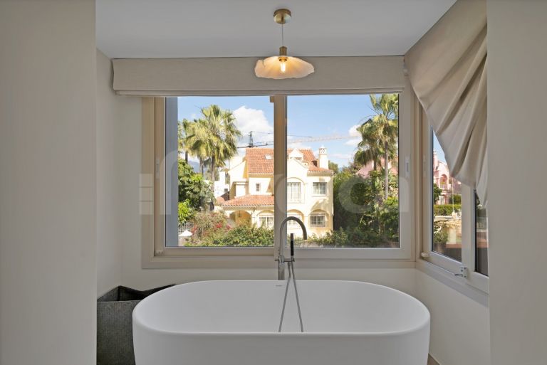 Villa for sale in Lorea Playa