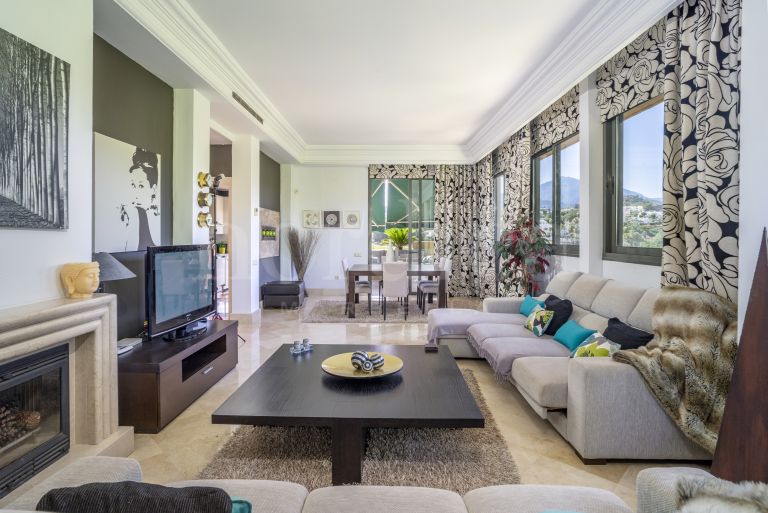 Stunning Duplex Penthouse for Sale in Lorcrigolf – Panoramic Golf & Mountain Views!