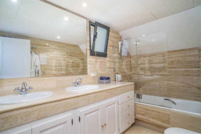 Stunning Duplex Penthouse for Sale in Lorcrigolf – Panoramic Golf & Mountain Views!