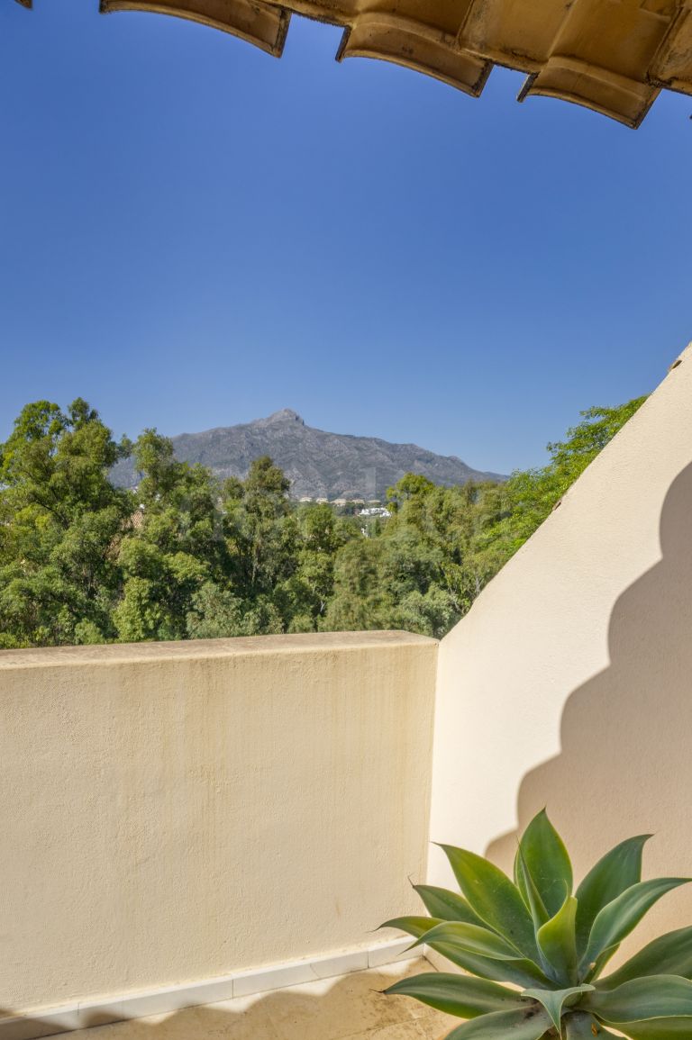 Stunning Duplex Penthouse for Sale in Lorcrigolf – Panoramic Golf & Mountain Views!