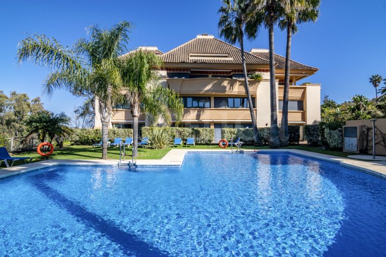 Stunning Duplex Penthouse for Sale in Lorcrigolf – Panoramic Golf & Mountain Views!