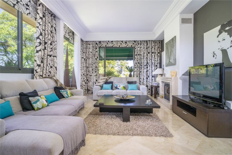 Stunning Duplex Penthouse for Sale in Lorcrigolf – Panoramic Golf & Mountain Views!