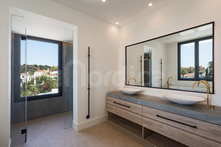 Villa for sale in La Resina Golf