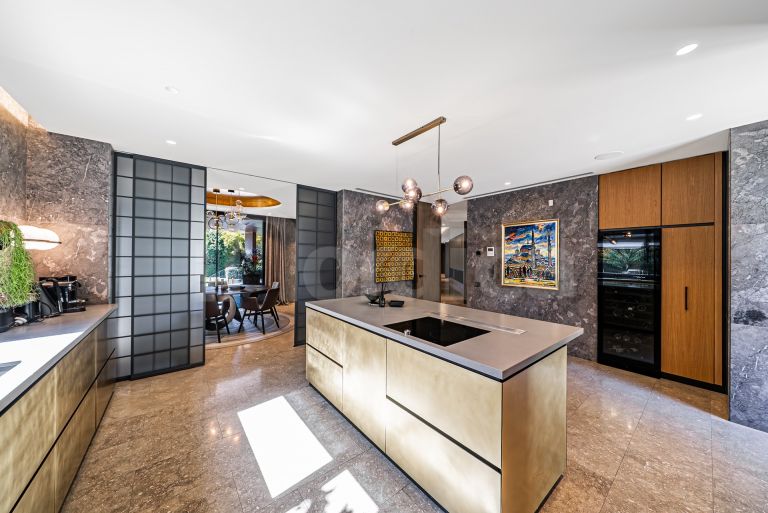 Villa for sale in Guadalmina Baja