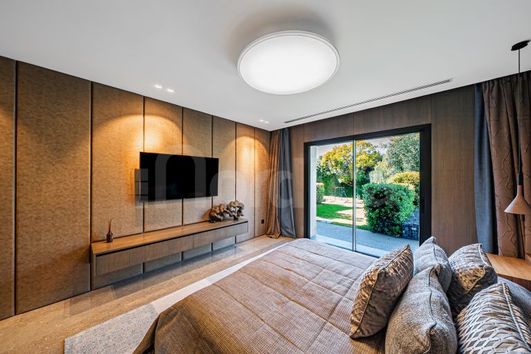 Villa for sale in Guadalmina Baja