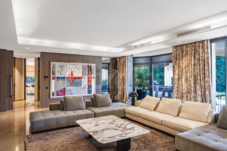 Villa for sale in Guadalmina Baja