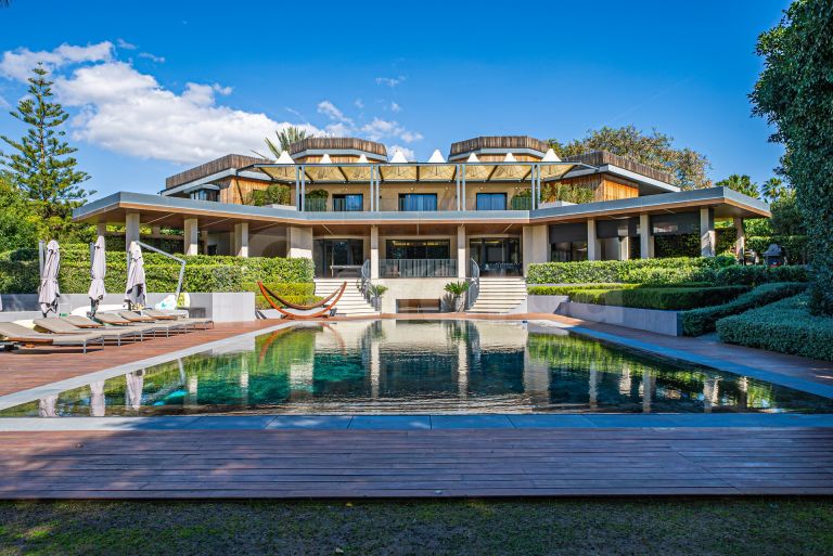 Villa for sale in Guadalmina Baja