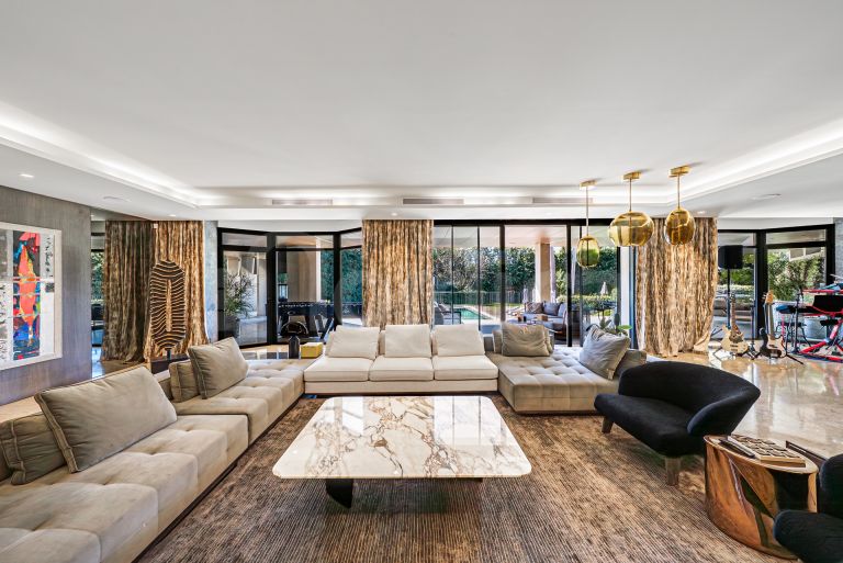 Villa for sale in Guadalmina Baja