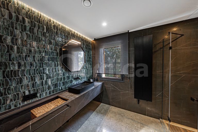 Villa for sale in Guadalmina Baja