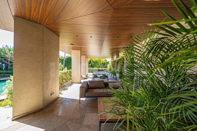 Villa for sale in Guadalmina Baja