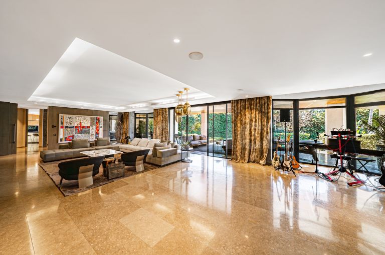 Villa for sale in Guadalmina Baja