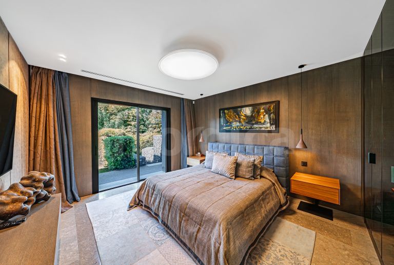 Villa for sale in Guadalmina Baja