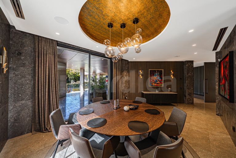 Villa for sale in Guadalmina Baja