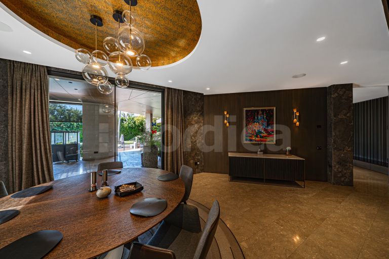 Villa for sale in Guadalmina Baja