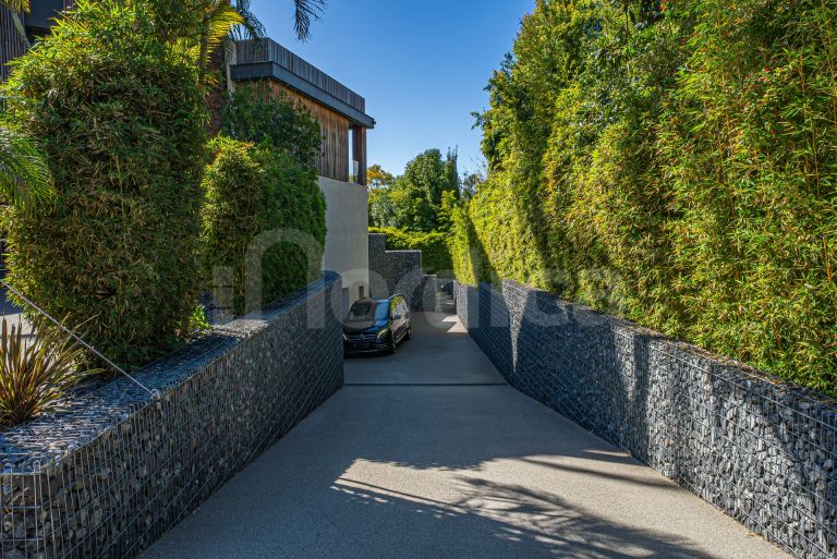 Villa for sale in Guadalmina Baja