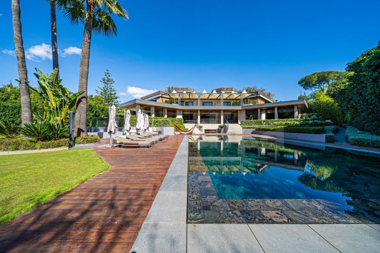 Villa for sale in Guadalmina Baja