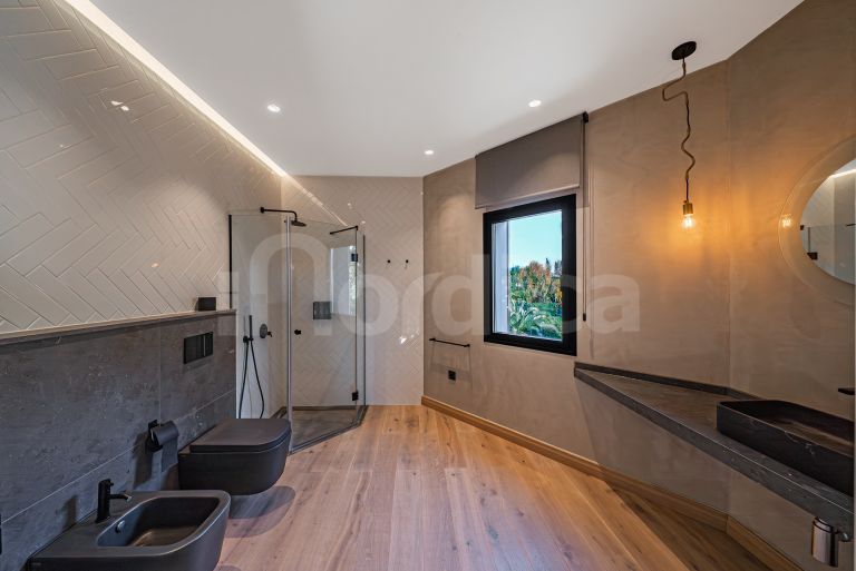 Villa for sale in Guadalmina Baja