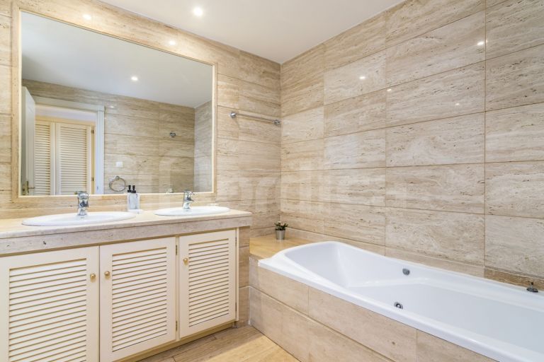 Ground Floor Apartment a vendre à Albatross Hill