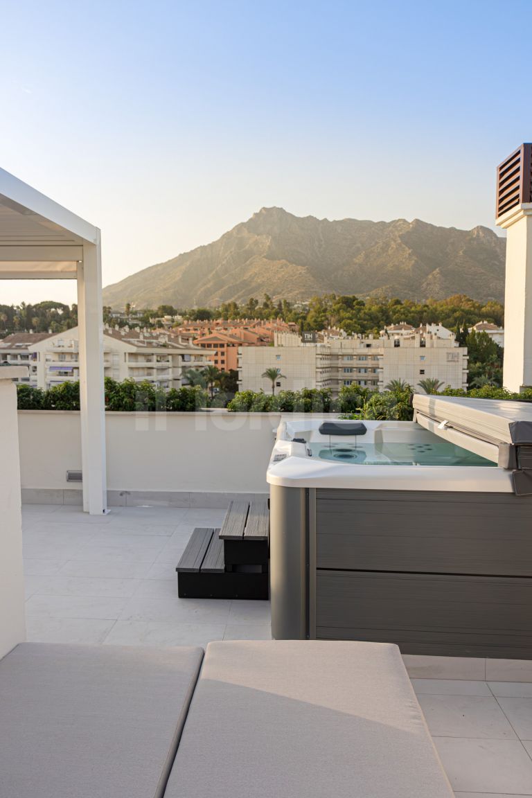 Penthouse for sale in Guadalpin Suites