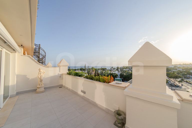 Penthouse for sale in Guadalpin Suites