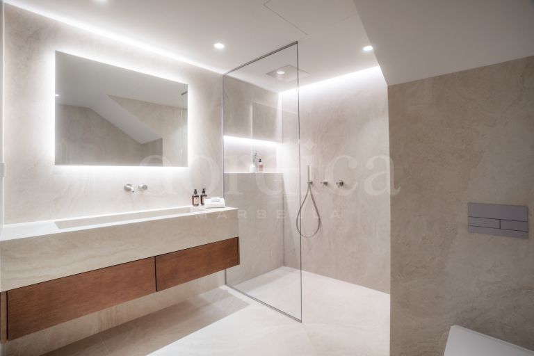 Duplex Penthouse for sale in Alminar de Marbella
