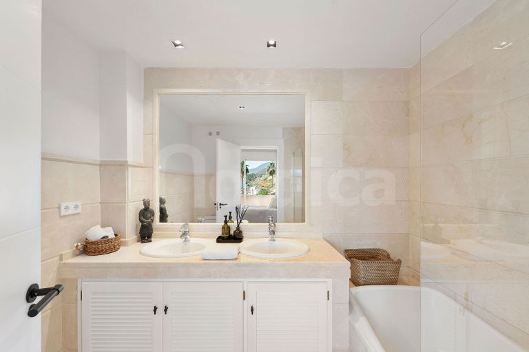 Apartment for sale in Albatross Hill