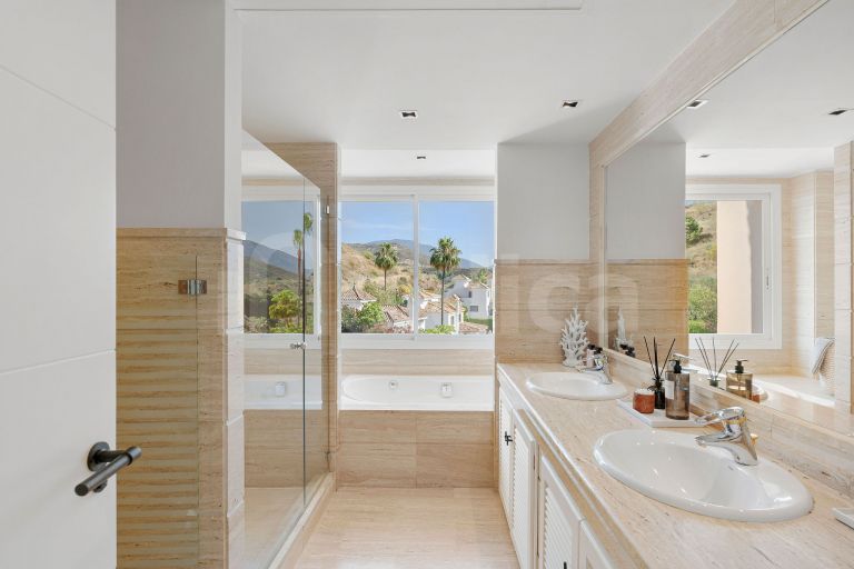 Apartment for sale in Albatross Hill