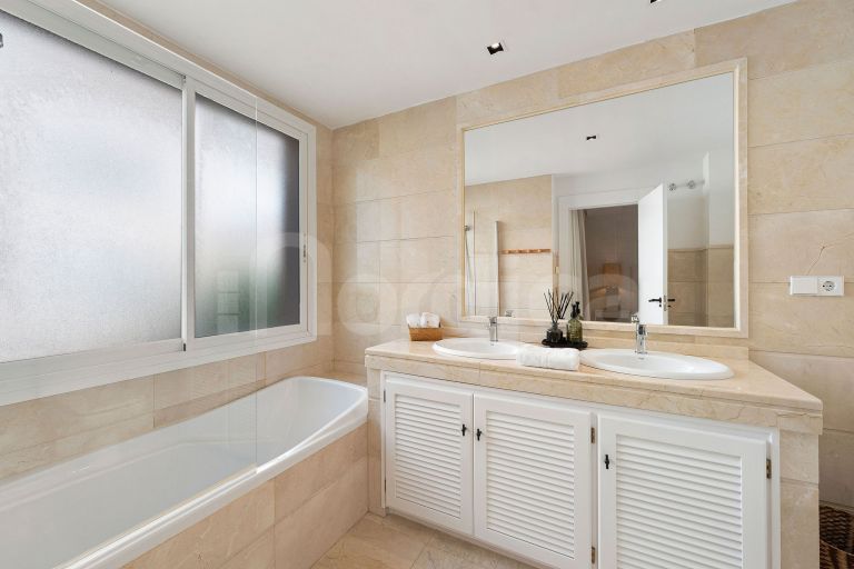 Apartment for sale in Albatross Hill