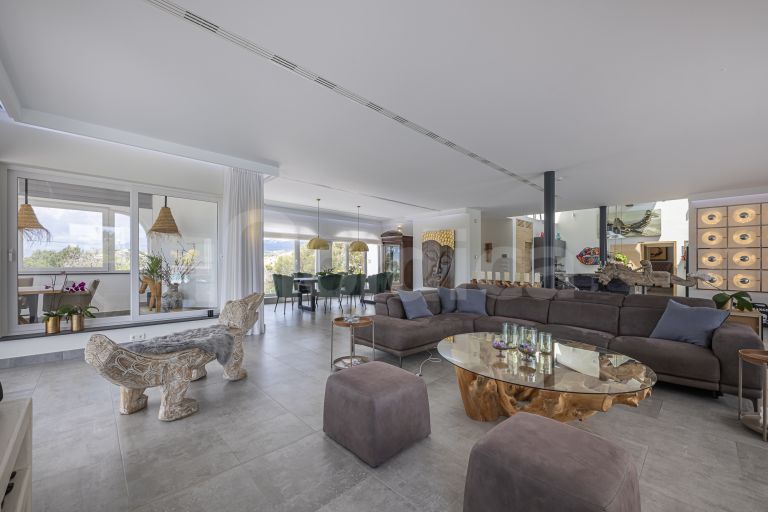 Villa for sale in Elviria