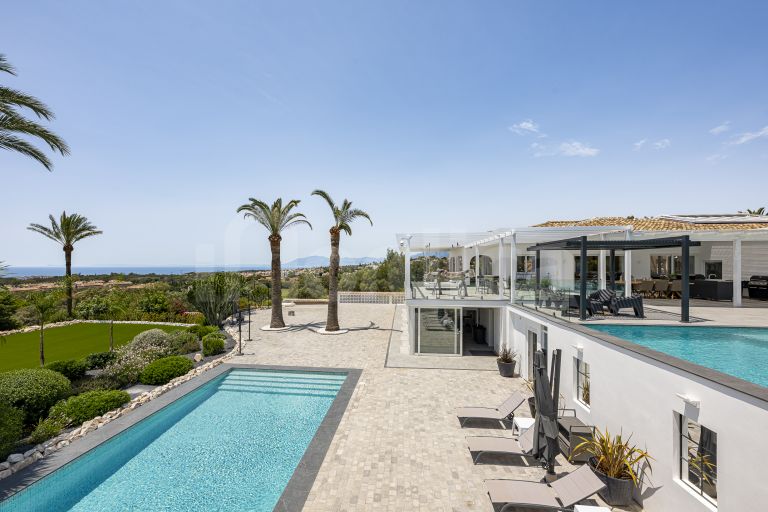 Villa for sale in Elviria